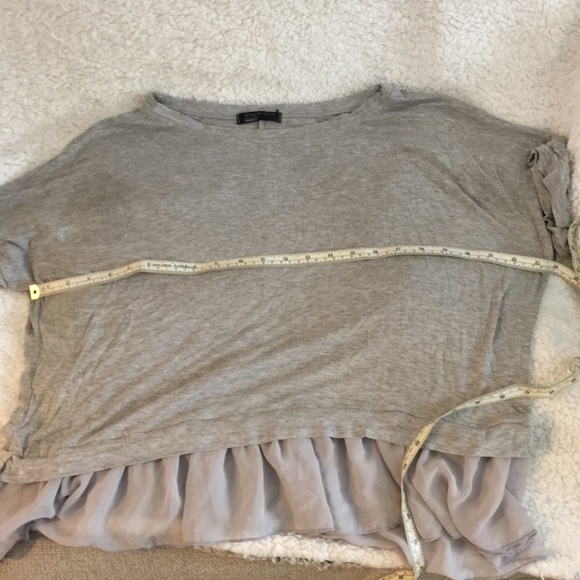 Oversized T-shirt with Ruffle Bottom - Picture 4 of 7